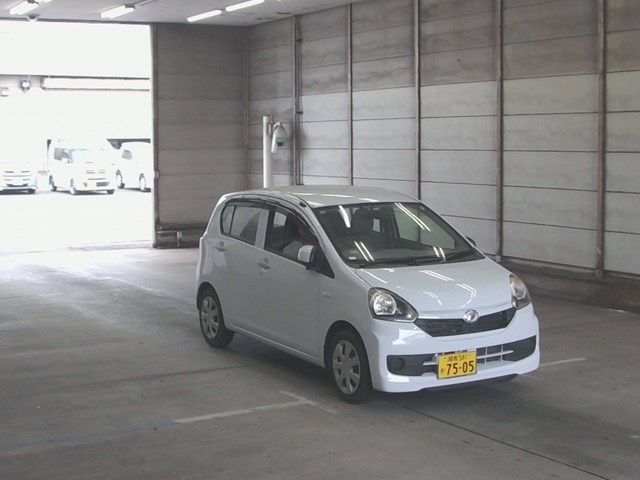 2567 DAIHATSU MIRA E S LA300S 2014 г. (ARAI Bayside)